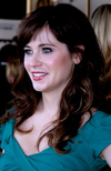 https://upload.wikimedia.org/wikipedia/commons/thumb/f/f3/Zooey_Deschanel_May_2014_%28cropped%29.png/100px-Zooey_Deschanel_May_2014_%28cropped%29.png